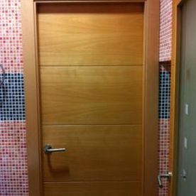 MARIO MORON CARPINTERO puerta de baño